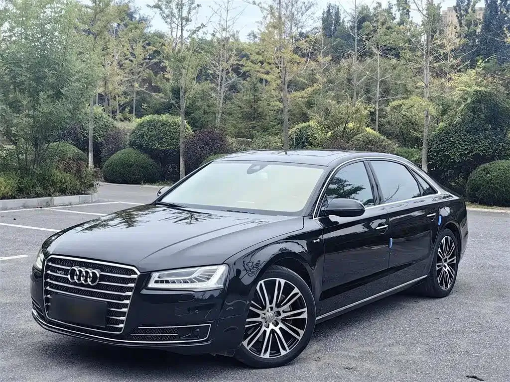 Audi Audi A8 — Noir