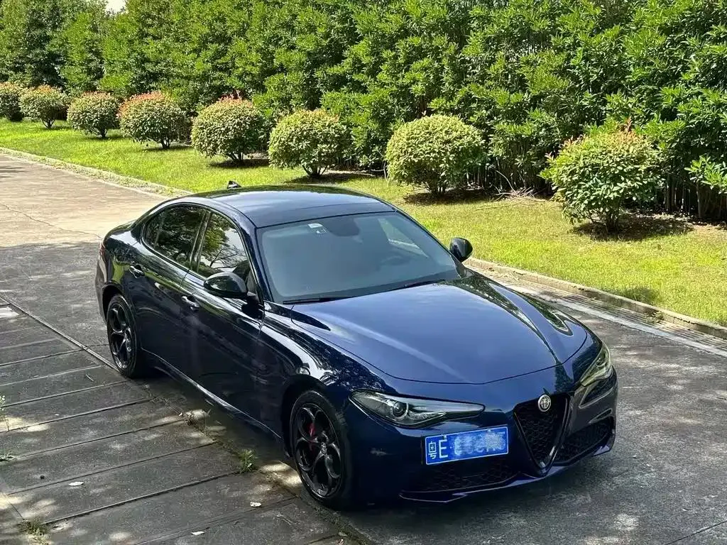 Alfa Romeo Giulia Giulia 2021 2.0T 280HP Luxury Edition — Ver foto 3