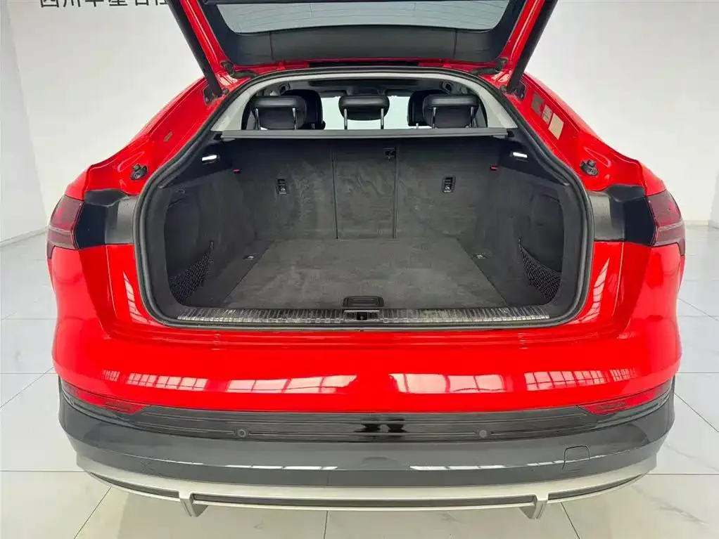 Audi e-tron e-tron (imported) 2021 Sportback 55 quattro Premium Edition — عرض الصورة 6