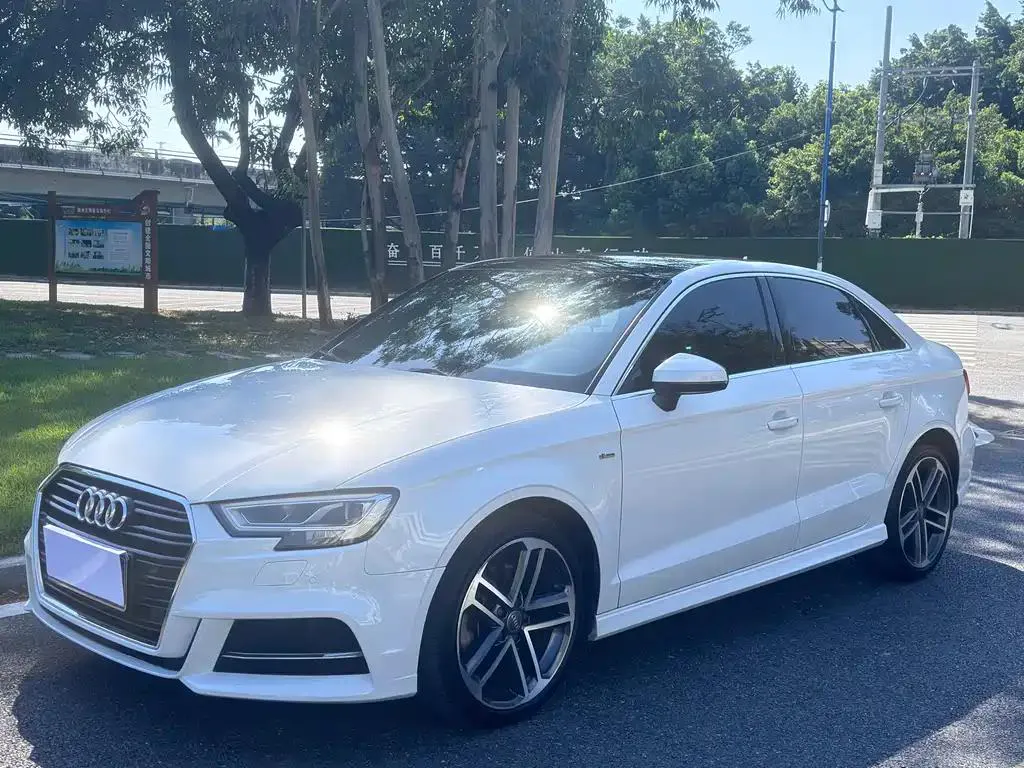 Audi A3 A3 2018 30th Anniversary Limousine 40 TFSI Sports — photo 1