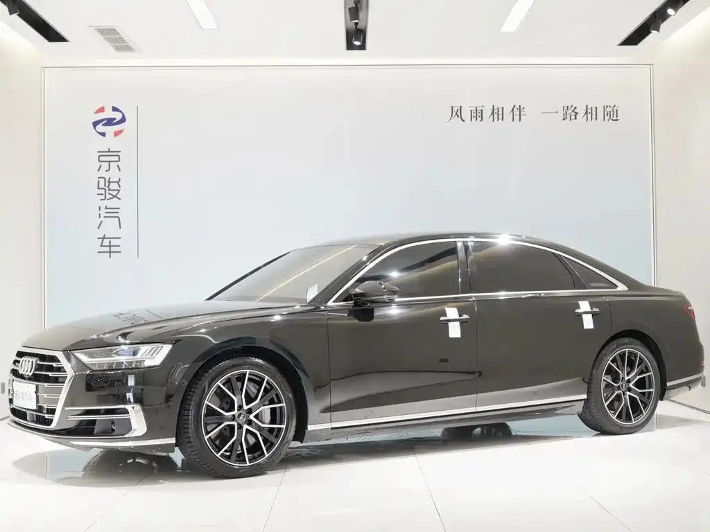 Audi Audi A8 — Black