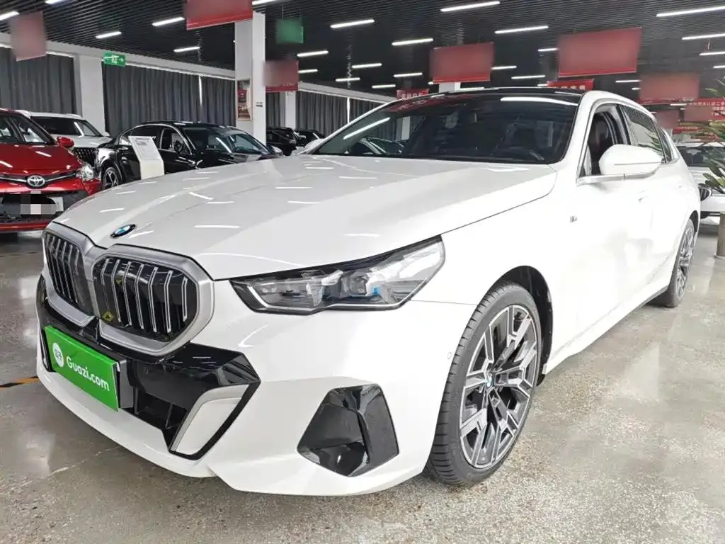 BMW 5 Series 5 Series 2024 530Li Exclusive M Sport Package — photo 1