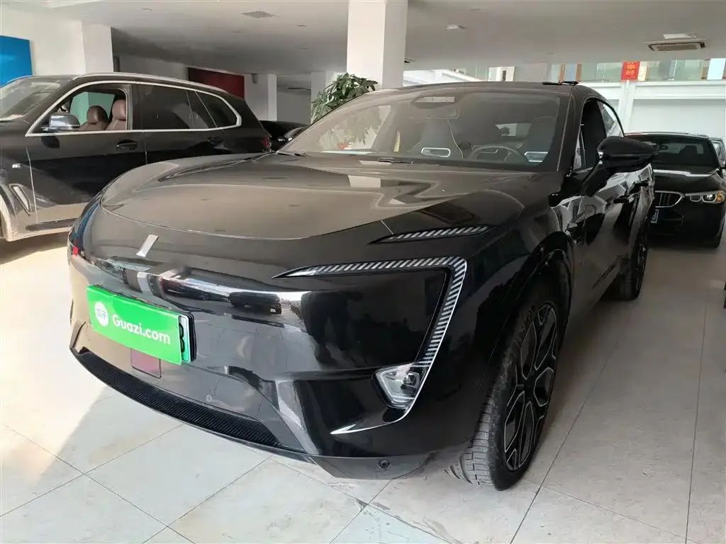 Avatr Avatr 11 — Black