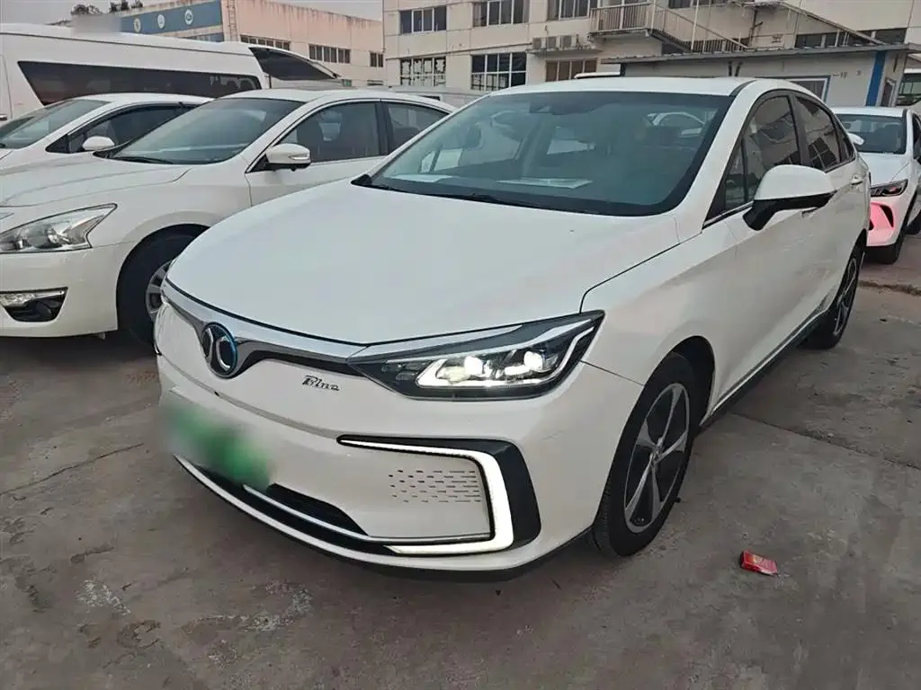 BAIC Motor BAIC Beijing EU5 2018 R550 Smart Edition — photo 1