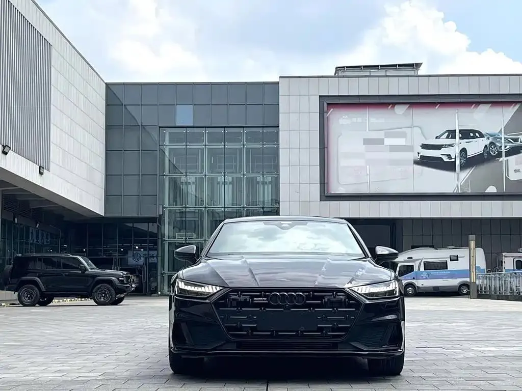 Audi A7L A7L 2024 45 TFSI quattro S-line Shadow Warrior Edition — عرض الصورة 2