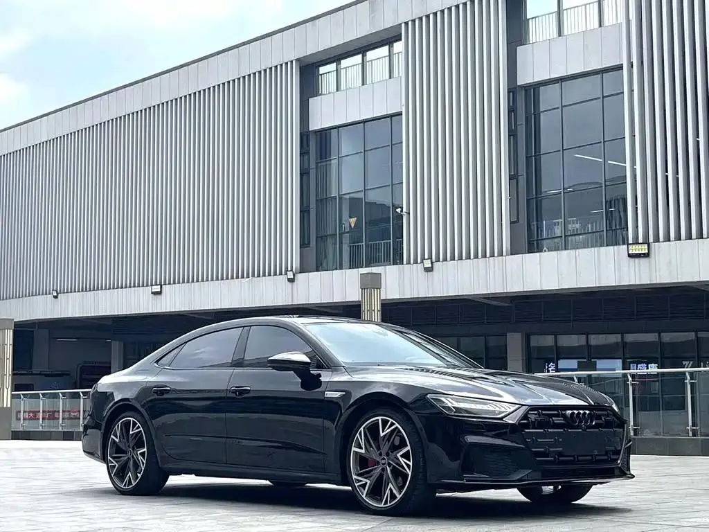 Audi A7L A7L 2024 45 TFSI quattro S-line Shadow Warrior Edition — عرض الصورة 3