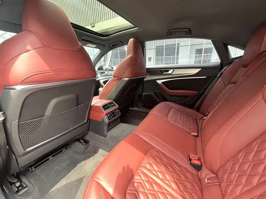 Audi A7L A7L 2024 45 TFSI quattro S-line Shadow Warrior Edition — عرض الصورة 5