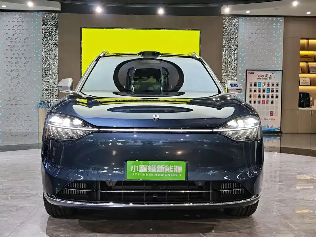AITO M9 Wenjie M9 2024 Extended Range Max Edition 42kWh 5-seater Edition — View photo 2