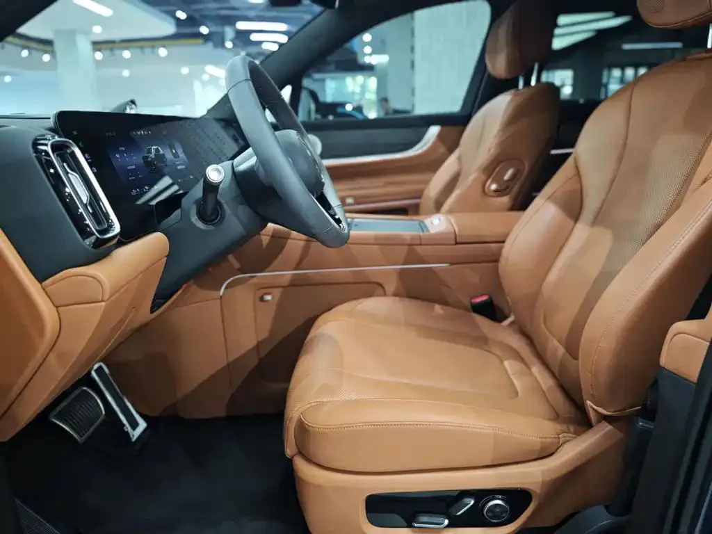AITO M9 Wenjie M9 2024 Extended Range Max Edition 42kWh 5-seater Edition — View photo 4