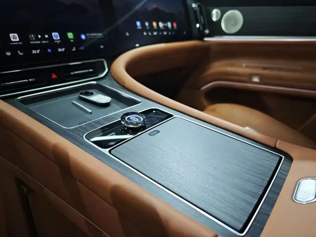AITO M9 Wenjie M9 2024 Extended Range Max Edition 42kWh 5-seater Edition — View photo 6