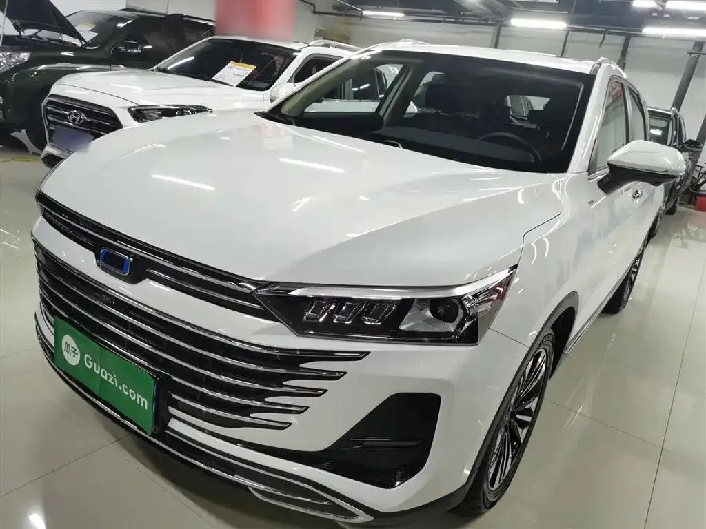 Bestune T77 T77 2023 1.5T Automatic Luxury Edition — photo 1