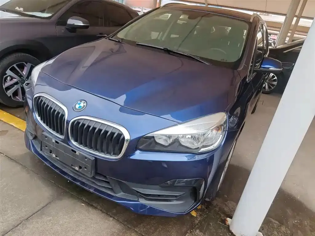 BMW 2 Series 2 Series Touring 2018 220i Leading Edition — photo 1
