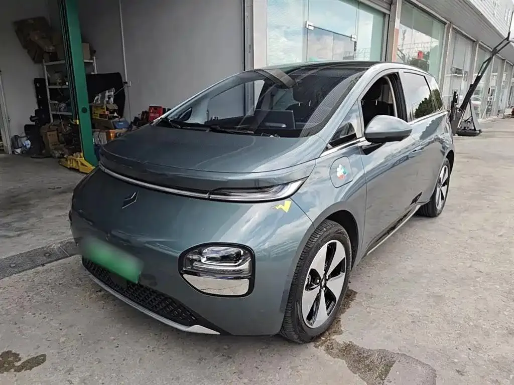 Baojun Baojun Yunduo — أخضر