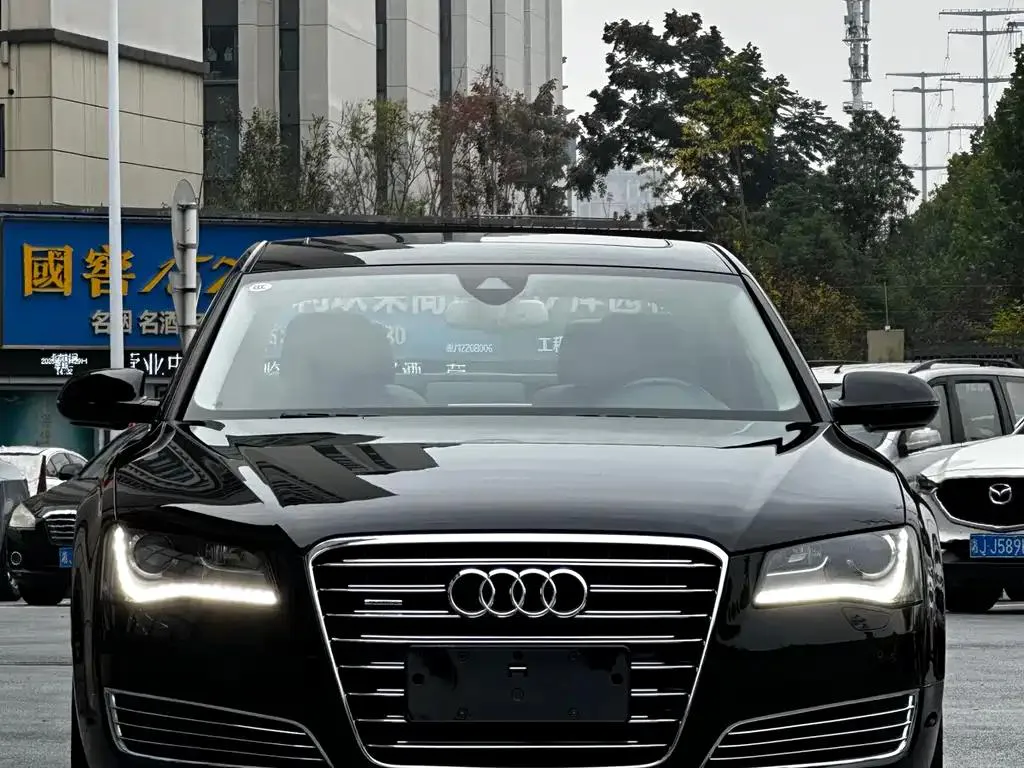 Audi Audi A8 — Black