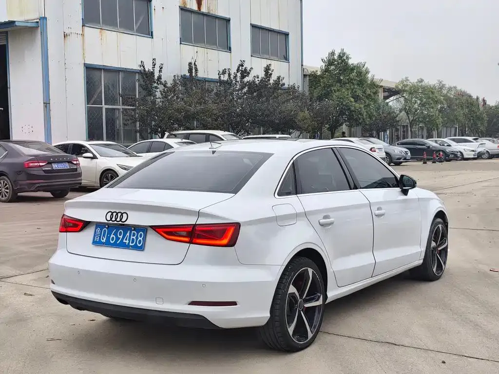 Audi A3 A3 2016 Limousine 35 TFSI Fashion Edition — Voir la photo 4