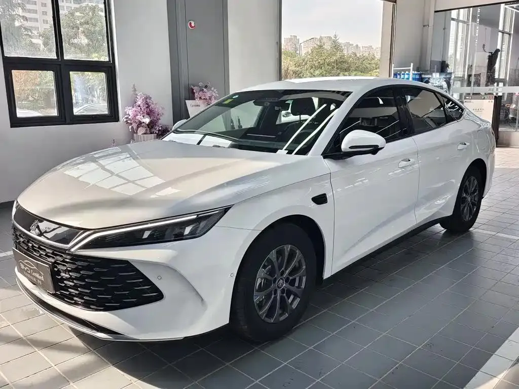 BYD Qin L Qin L 2025 DM-i Intelligent Driving Edition 80KM Leading Edition — photo 1