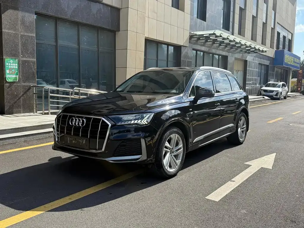 Audi Audi Q7 — Black
