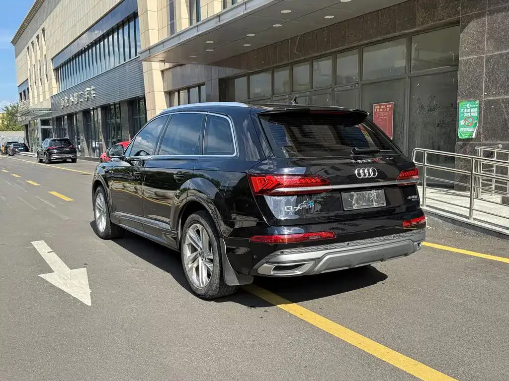 Audi Q7 Q7 2021 45 TFSI quattro S line sports model — View photo 6