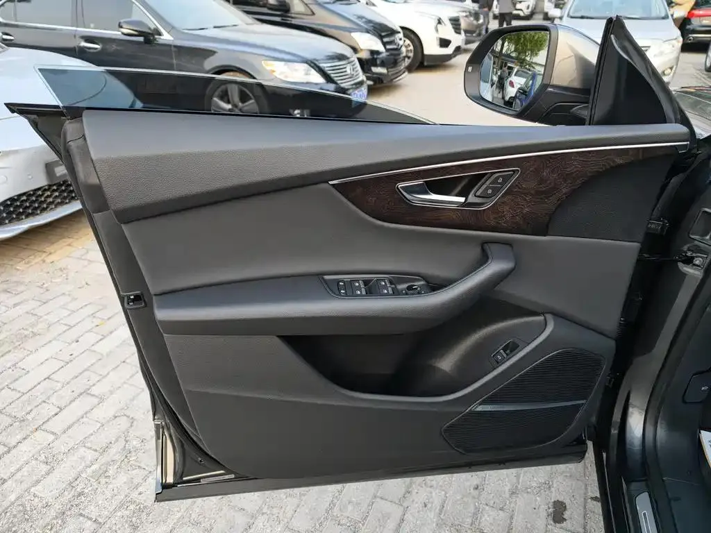 Audi Q8 Q8 2019 55 TFSI Luxury Dynamic Edition — عرض الصورة 4