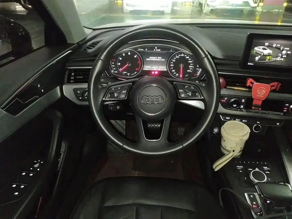 Audi A4L A4L 2018 30th Anniversary Model 45 TFSI quattro Personalized Sports Edition — عرض الصورة 3