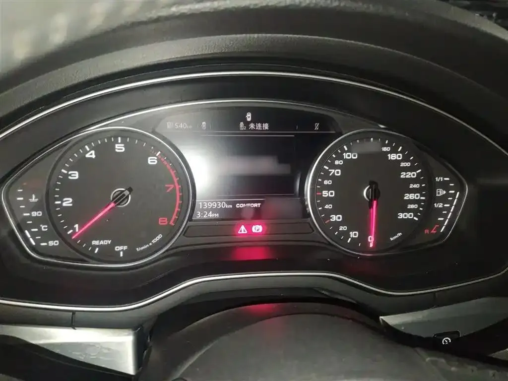 Audi A4L A4L 2018 30th Anniversary Model 45 TFSI quattro Personalized Sports Edition — عرض الصورة 4