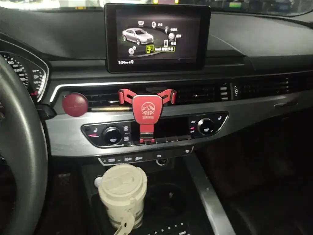 Audi A4L A4L 2018 30th Anniversary Model 45 TFSI quattro Personalized Sports Edition — عرض الصورة 6