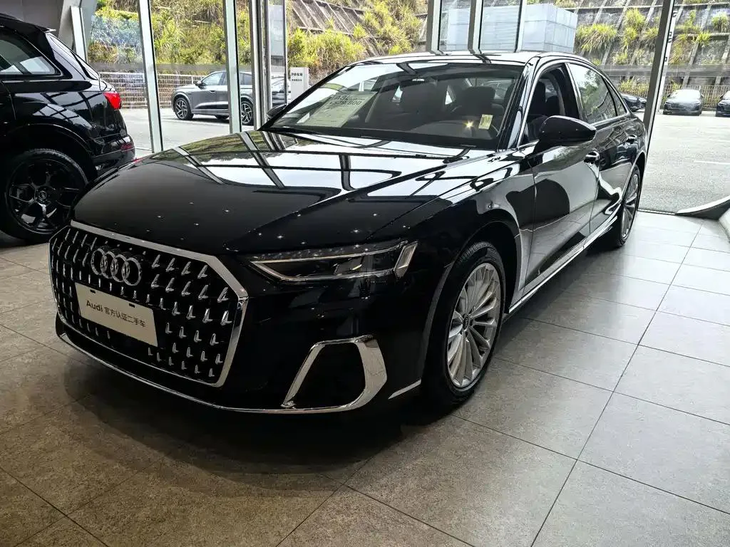 Audi Audi A8 — Black
