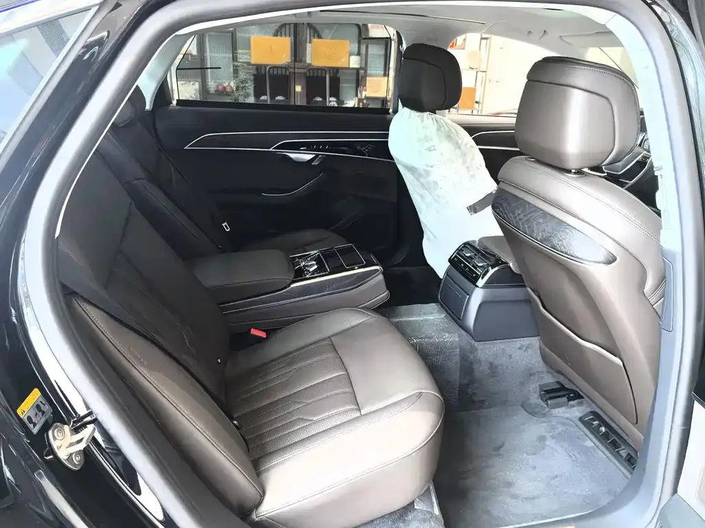 Audi A8 A8 2025 A8L 45 TFSI quattro Luxury Edition — View photo 4