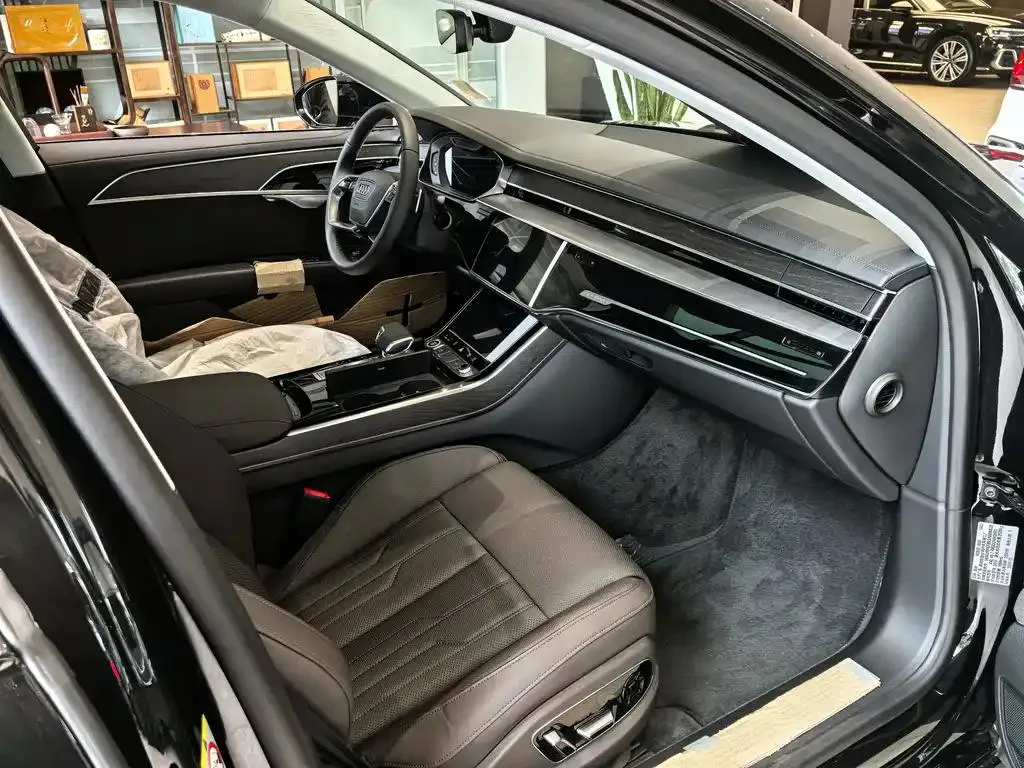 Audi A8 A8 2025 A8L 45 TFSI quattro Luxury Edition — View photo 5