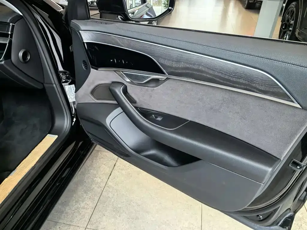 Audi A8 A8 2025 A8L 45 TFSI quattro Luxury Edition — View photo 6