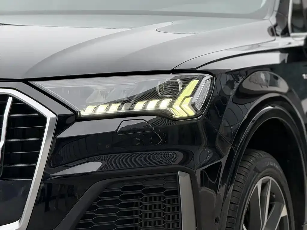 Audi Q7 Q7 2021 55 TFSI quattro S line sports model — Voir la photo 3