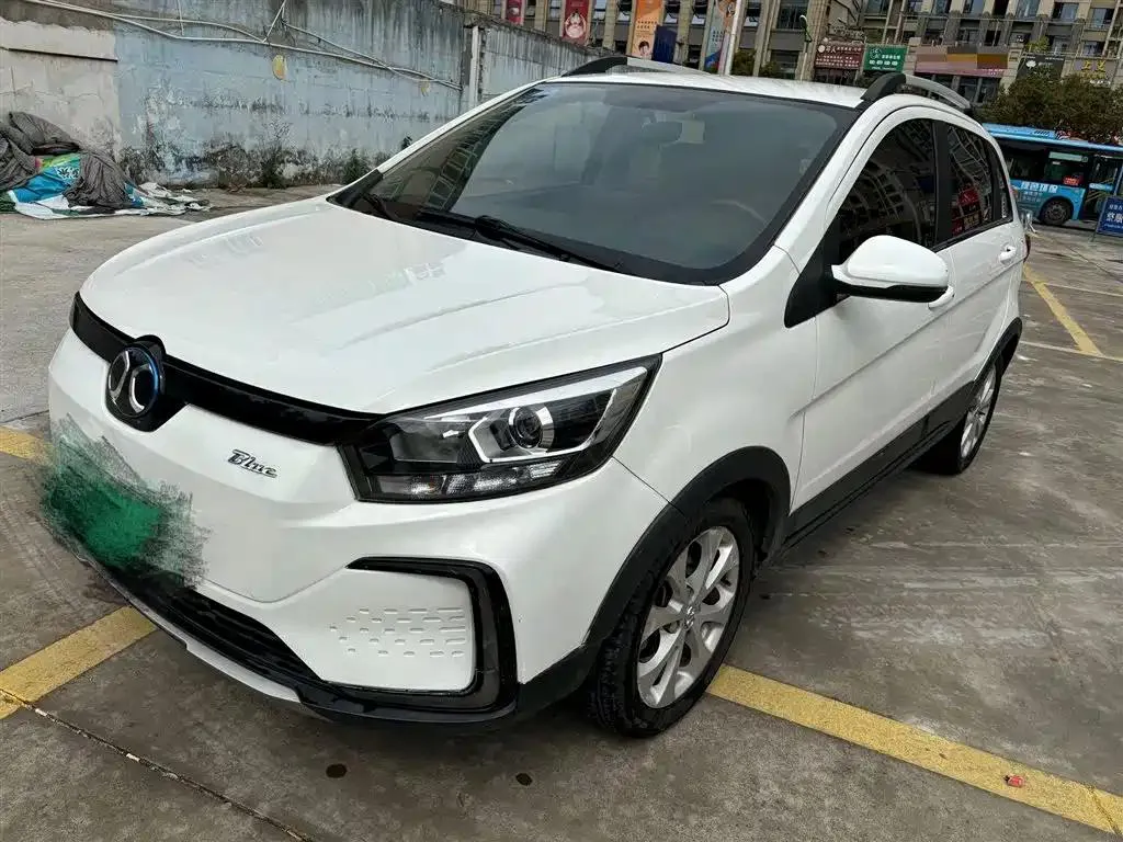 BAIC BAIC BJEV BAIC — Blanc