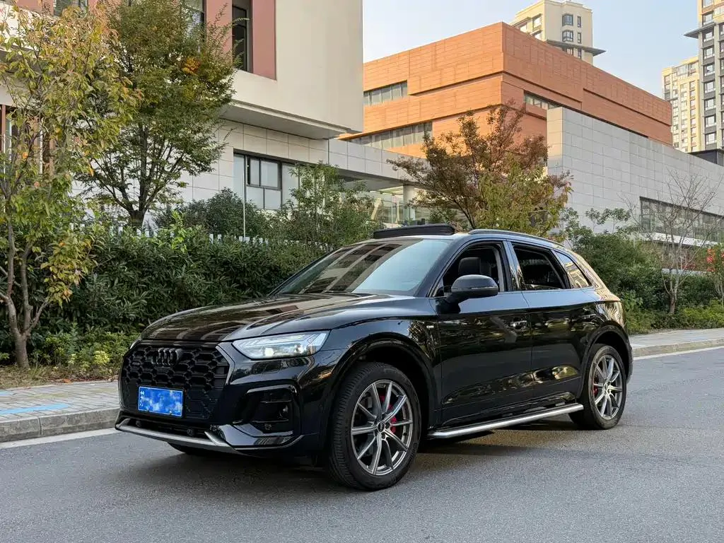 Audi Audi Q5L — Negro