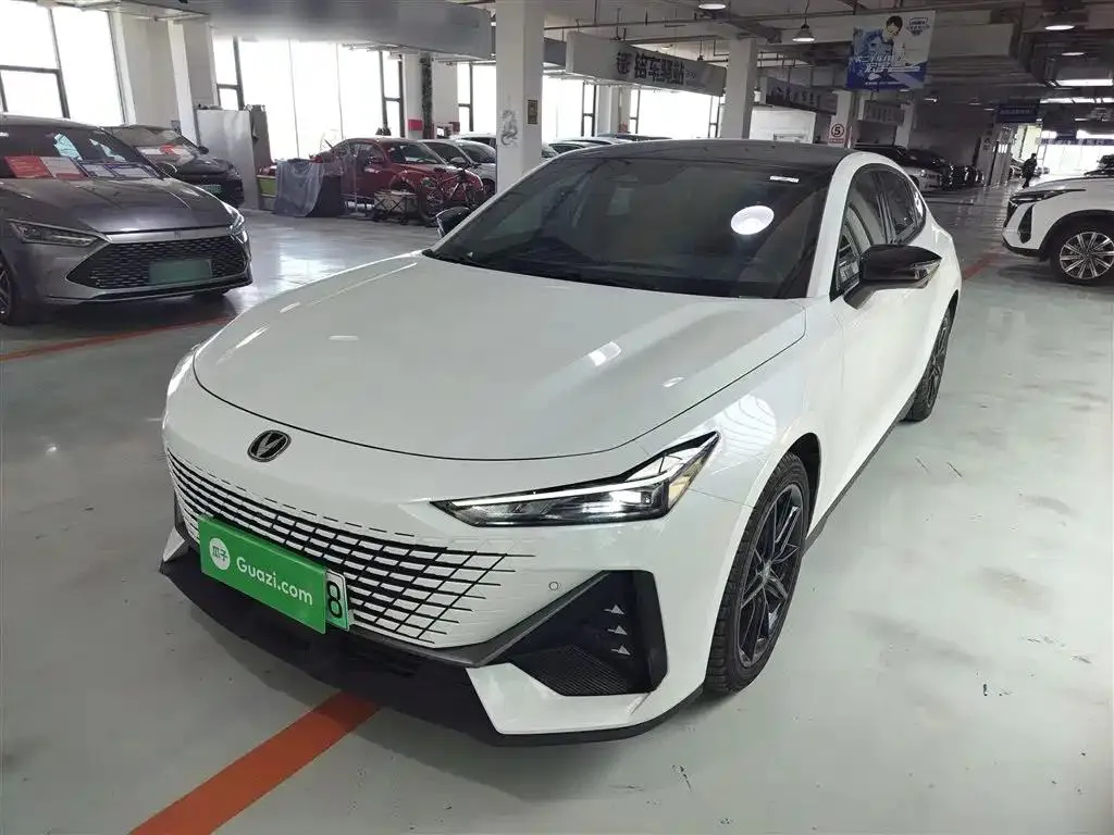 Changan Changan UNI-V iDD — Blanco