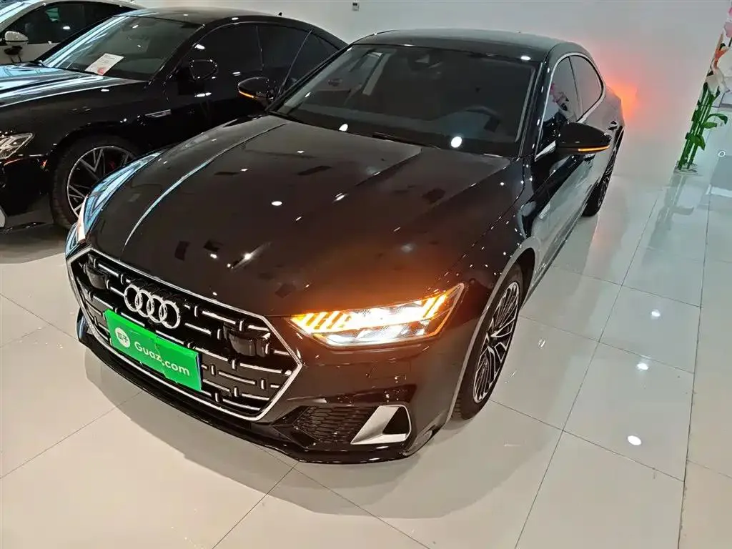 Audi Audi A7L — Preto