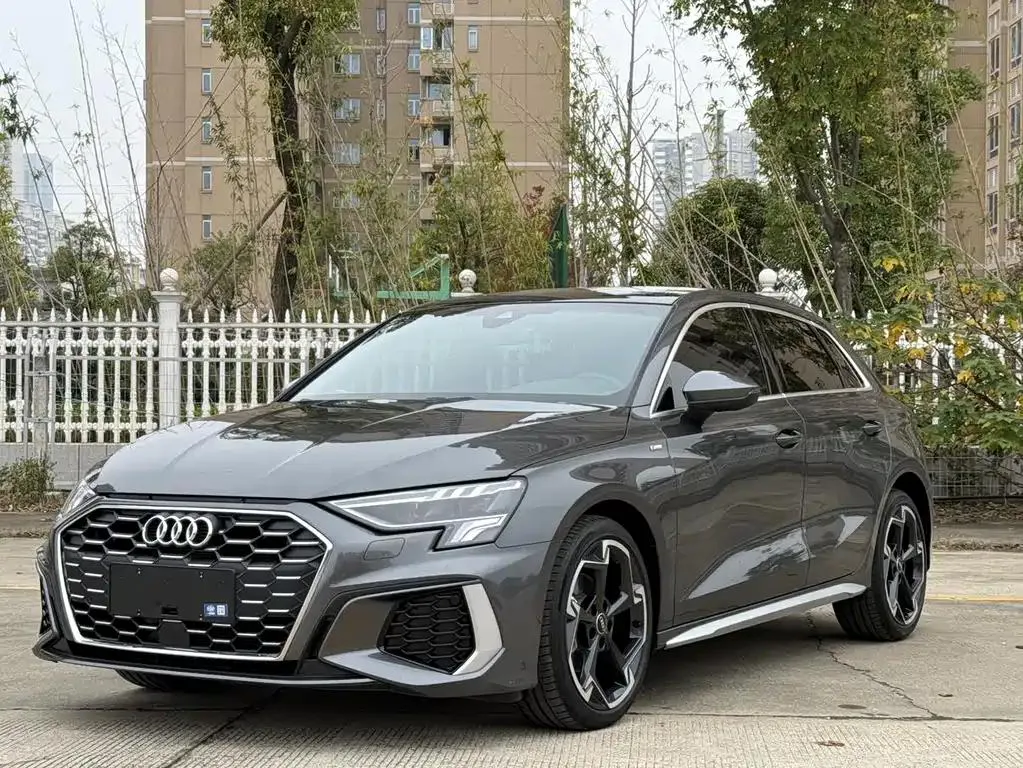 Audi Audi A3 — Silver / Gray