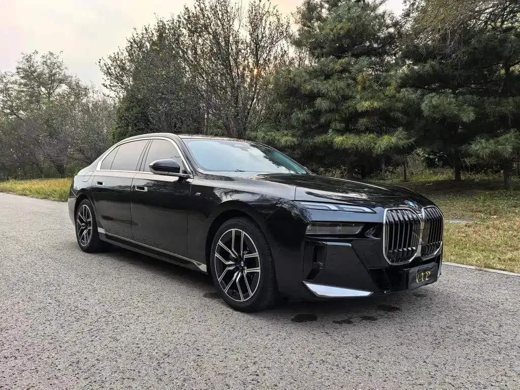 BMW BMW 7 Series — Black
