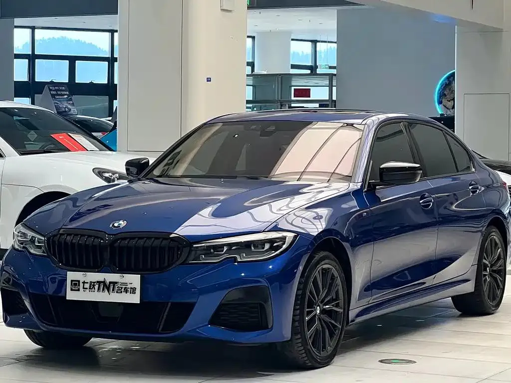 BMW BMW 3 Series — أزرق