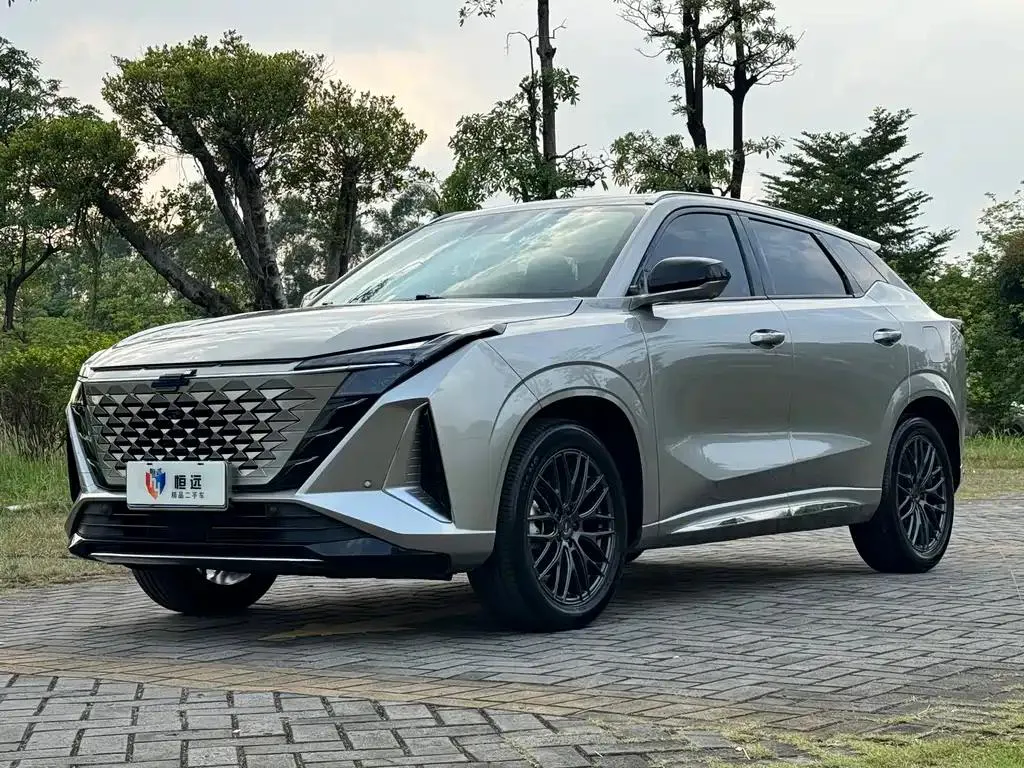 Changan Changan Oshan Z6 — فضي / رمادي