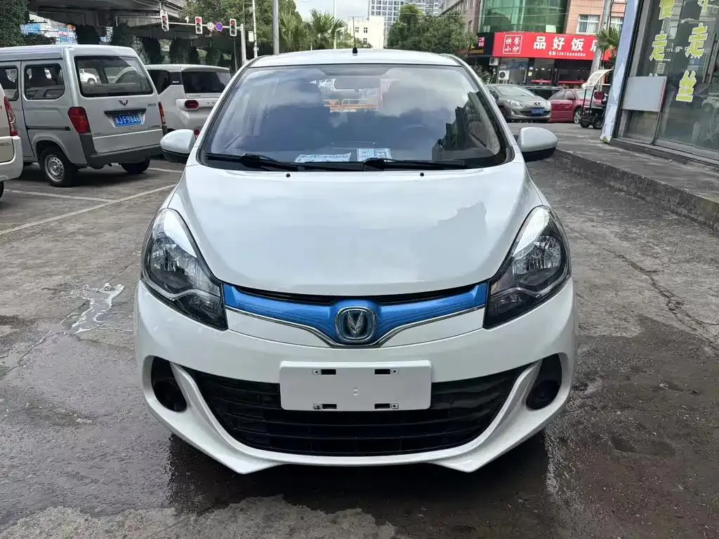 Changan Changan BenBen EV — أبيض