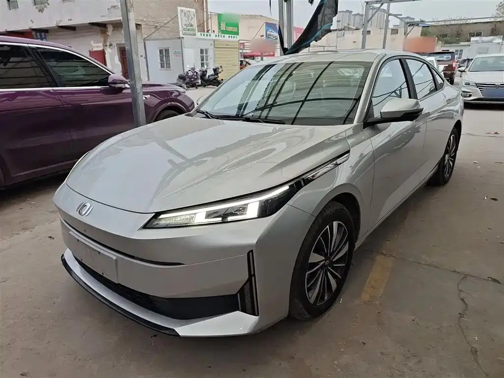 Changan Changan Nevo A05 — Silver / Gray