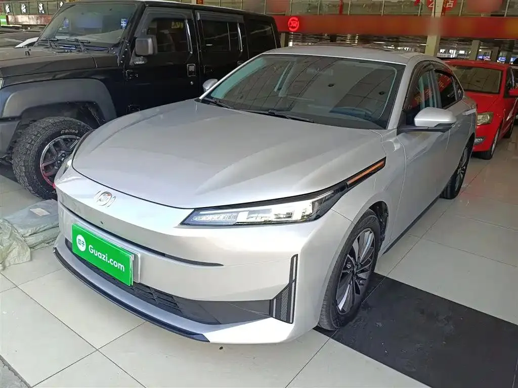 Changan Changan Nevo A05 — Silver / Gray