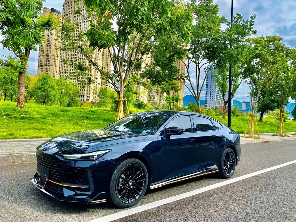 Changan UNI-V UNI-V 2023 1.5T Sports Edition — photo 1