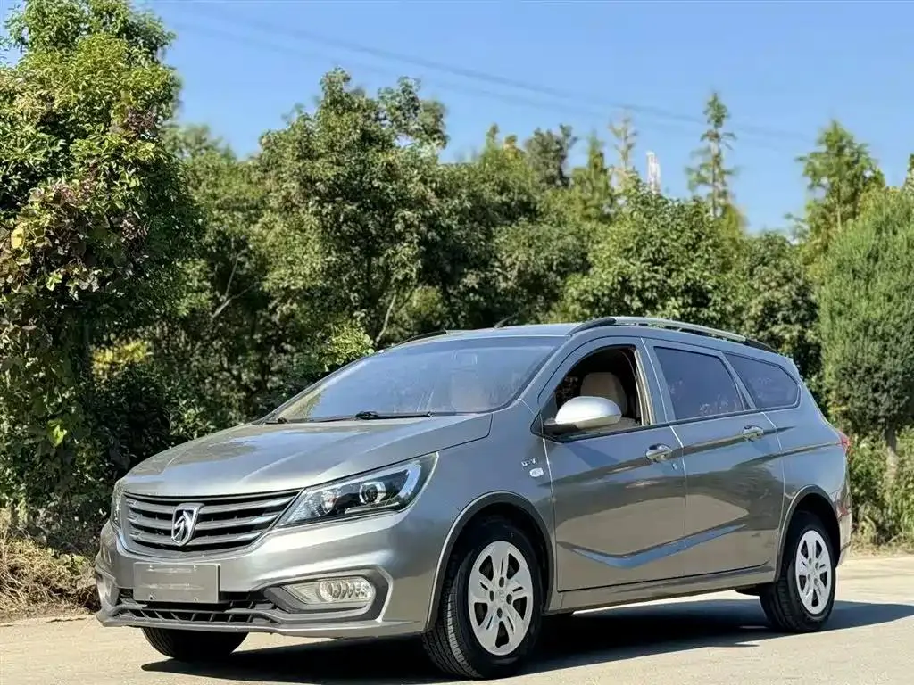 Baojun Baojun 310W — Серебристый / Серый