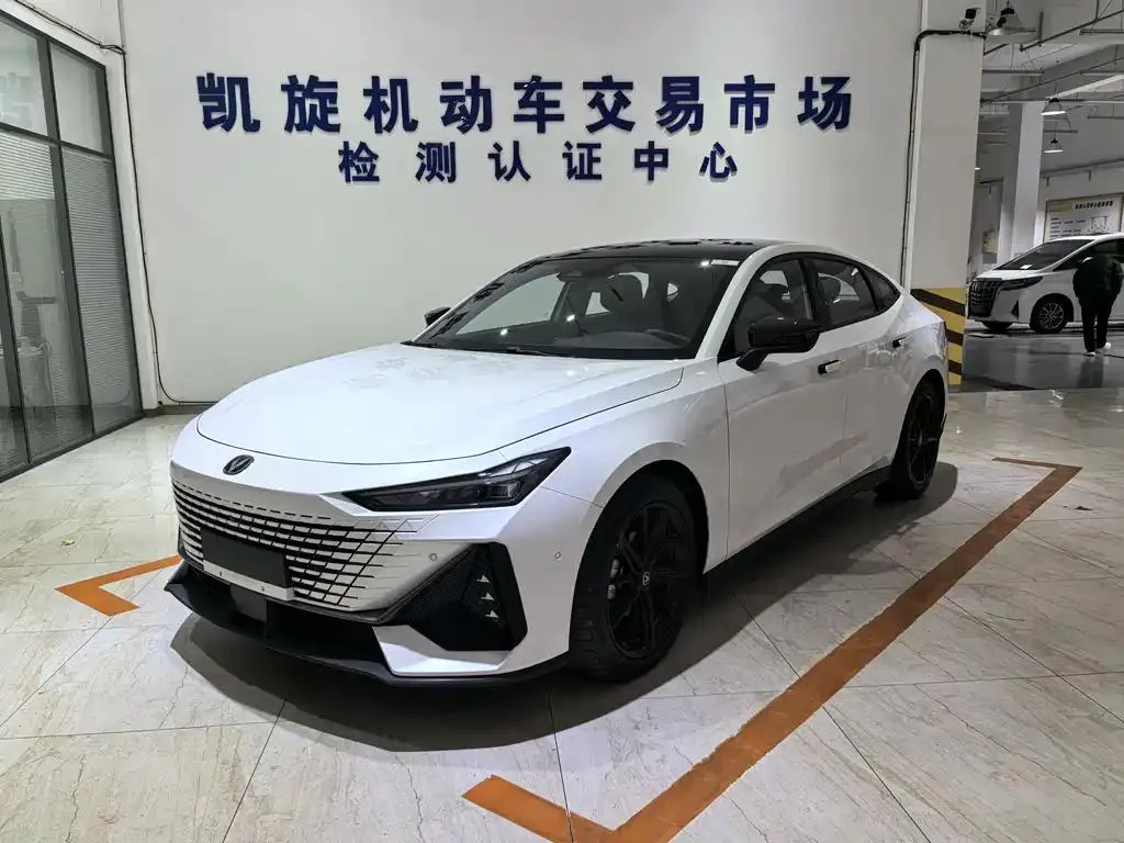 Changan UNI-V UNI-V 2022 1.5T Smart Pilot Edition — photo 1