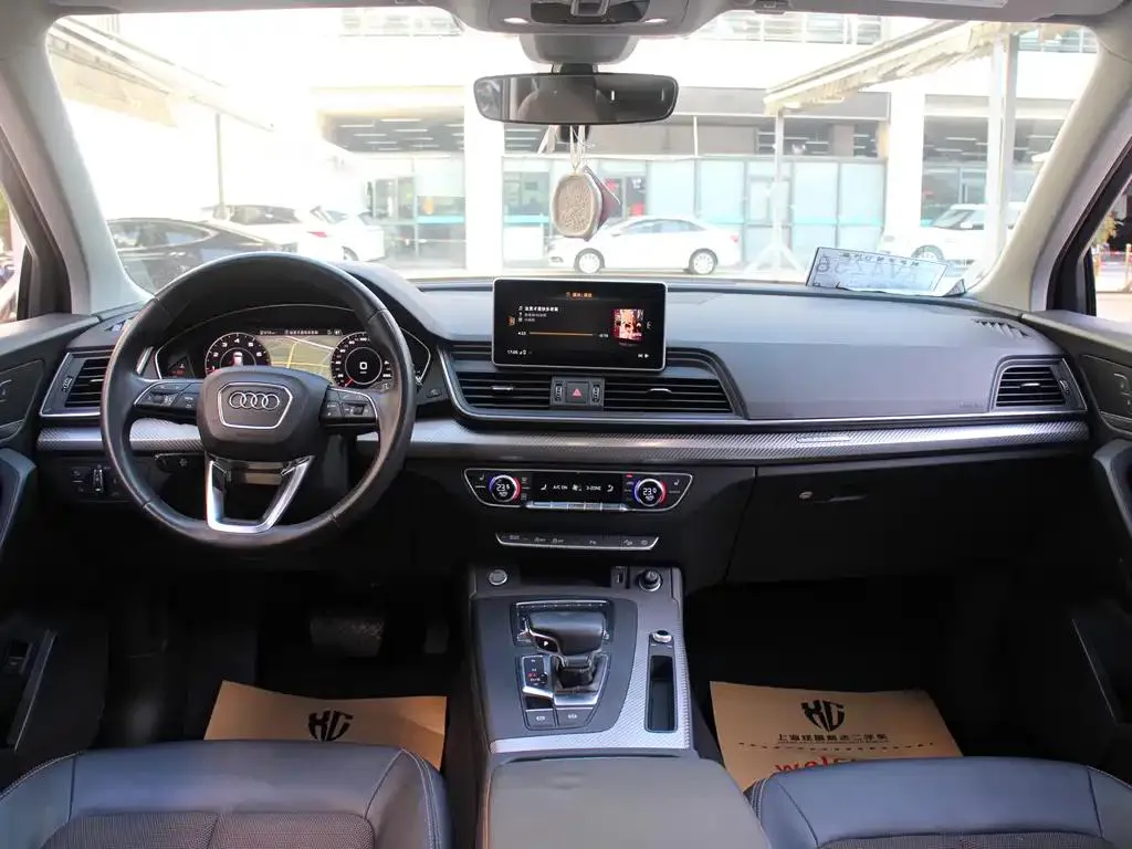 Audi Q5L Q5L 2018 45 TFSI Exclusive Fashion National V — عرض الصورة 5