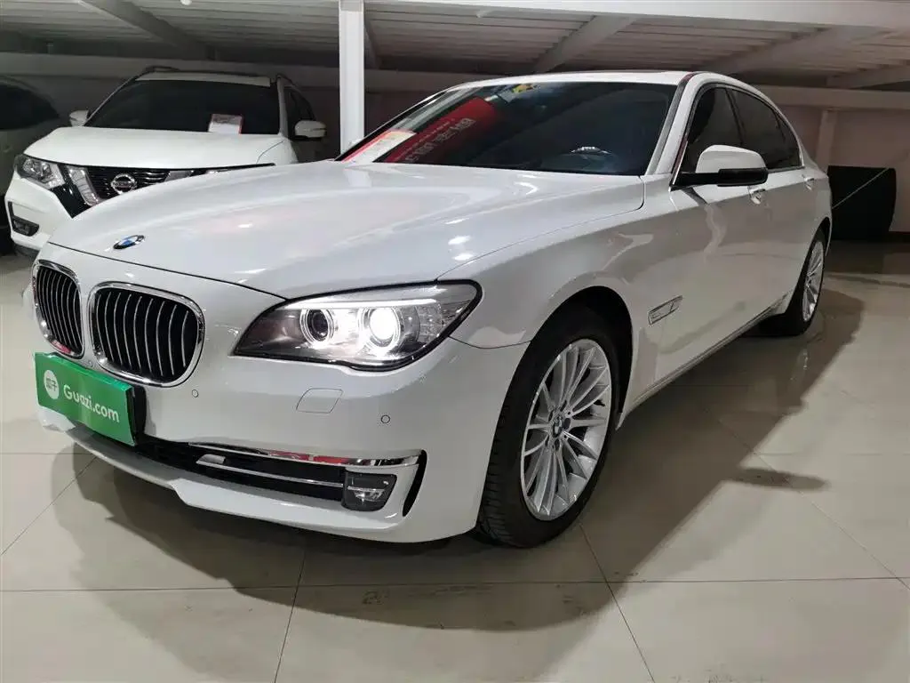 BMW BMW 7 Series — Белый