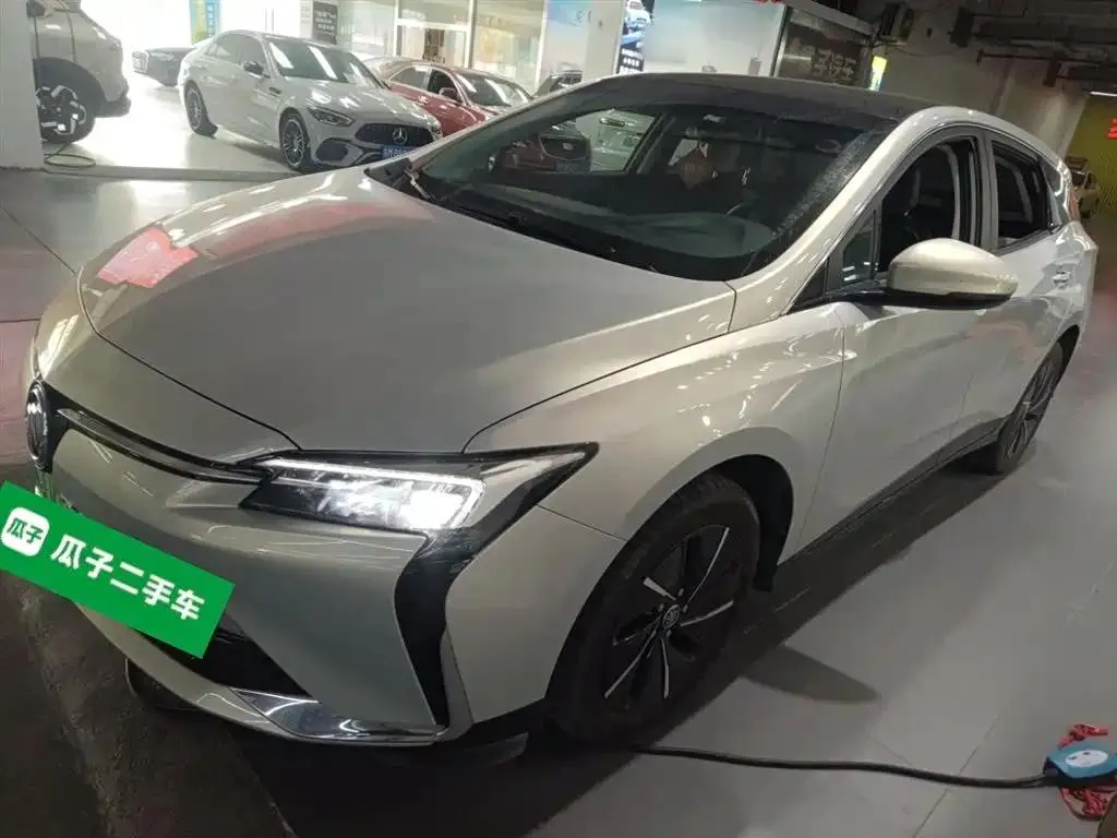 Buick Buick Velite 6 — فضي / رمادي