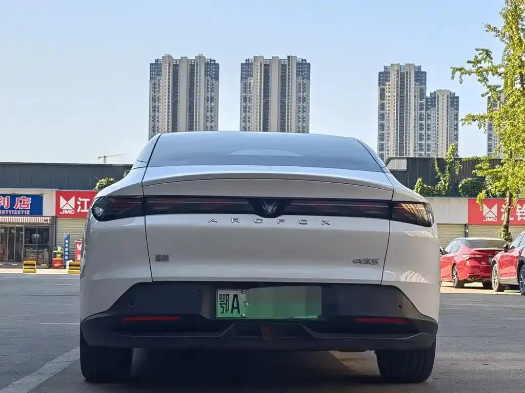 Arcfox ARCFOX αS5 Alpha S5 2024 560MAX 185kW — Voir la photo 3