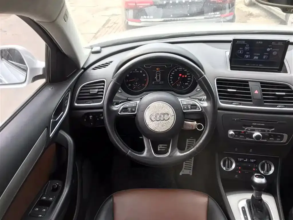 Audi Q3 Q3 2015 35 TFSI Millionth Anniversary Smart Edition — Voir la photo 4